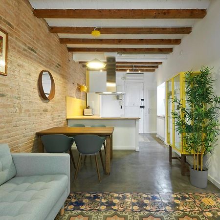 64 Apartment In A Typical Barcelona'S Old Building Exterior foto